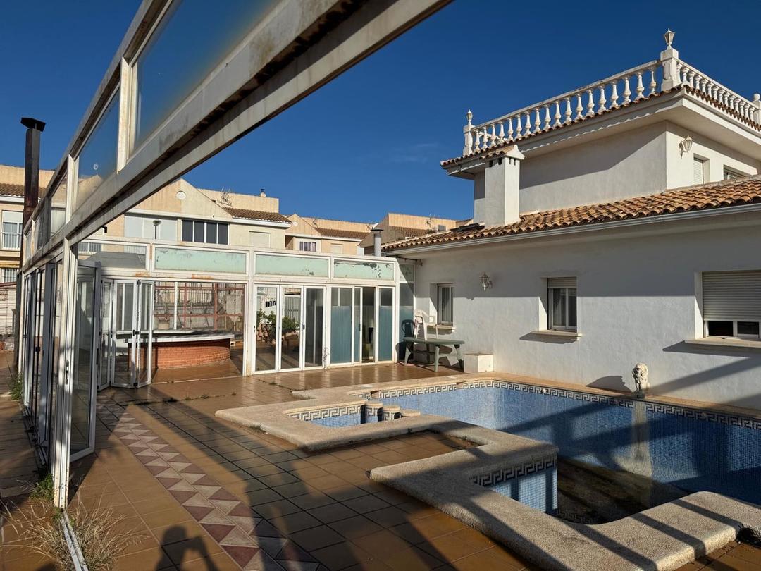 property gallery image 1