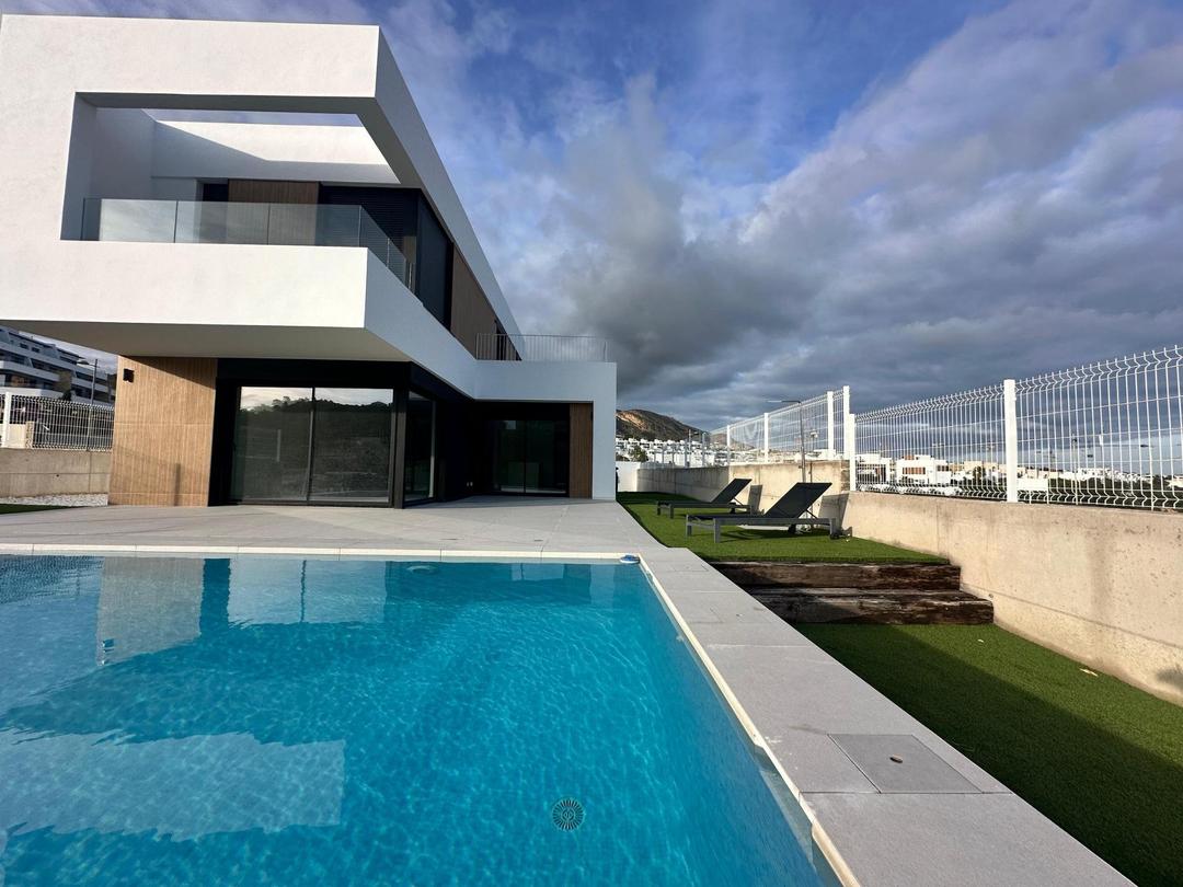 property gallery image 1