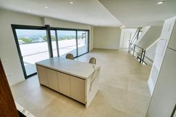 property gallery image 1