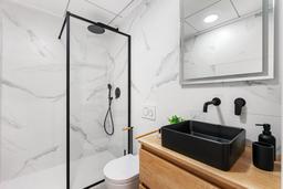 property gallery image 16