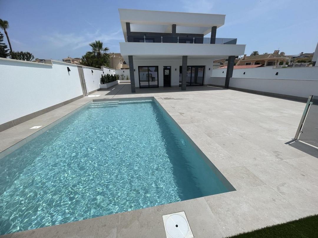 property gallery image 1