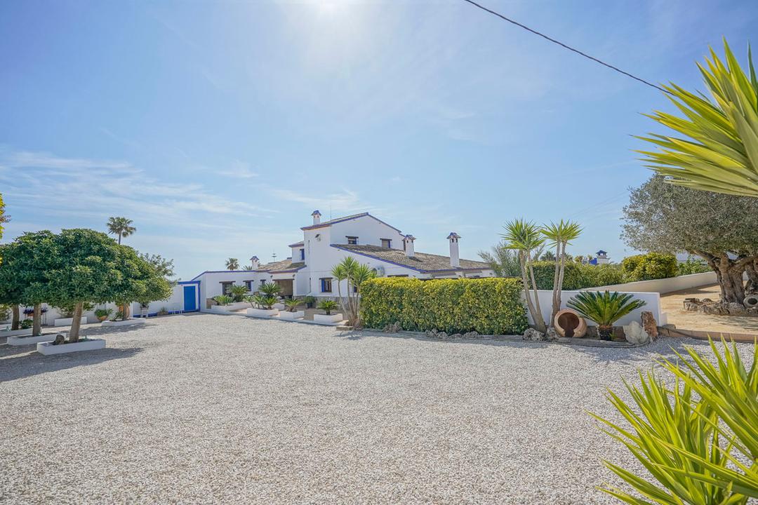 property gallery image 1