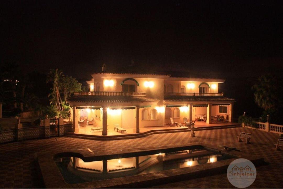 property gallery image 1