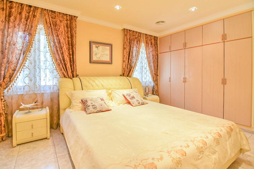 property gallery image 2