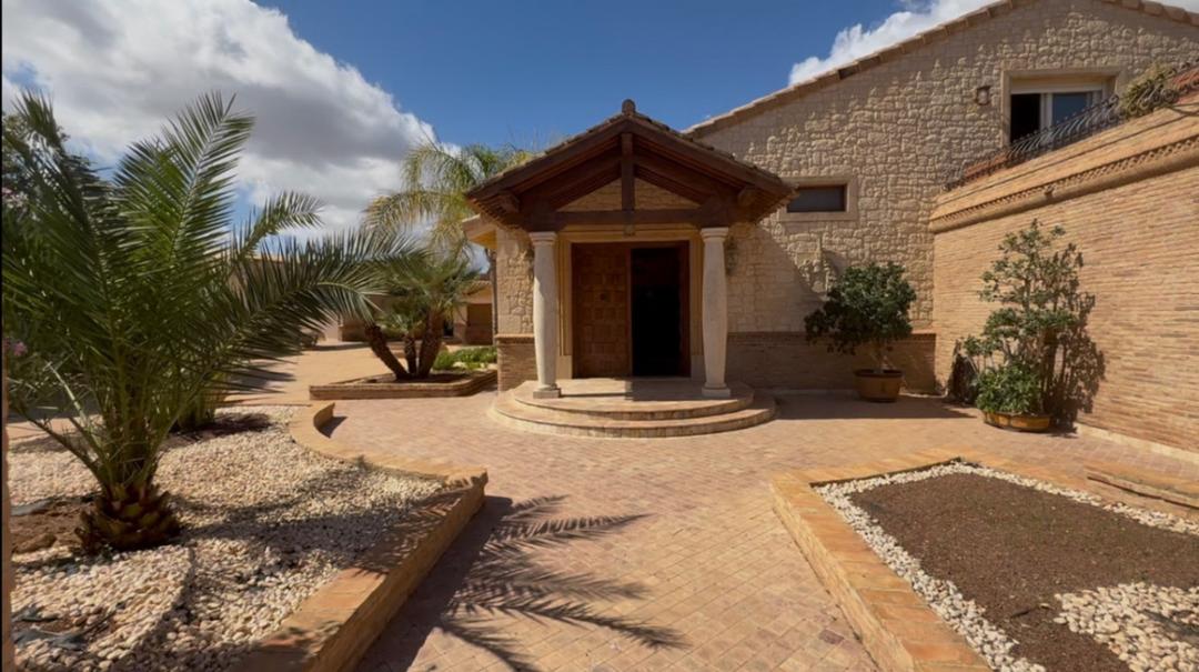 property gallery image 1