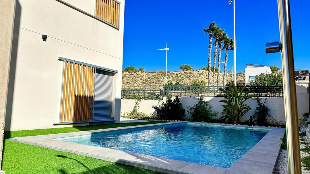 property gallery image 1